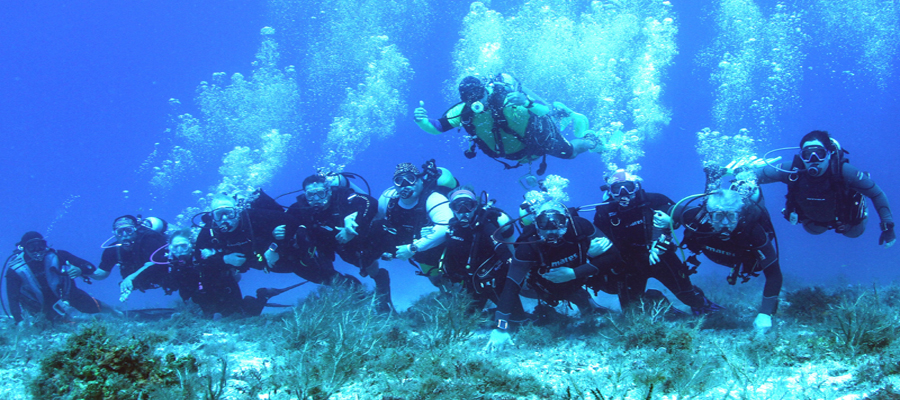 group of people on a scuba dive trip to Cozumel